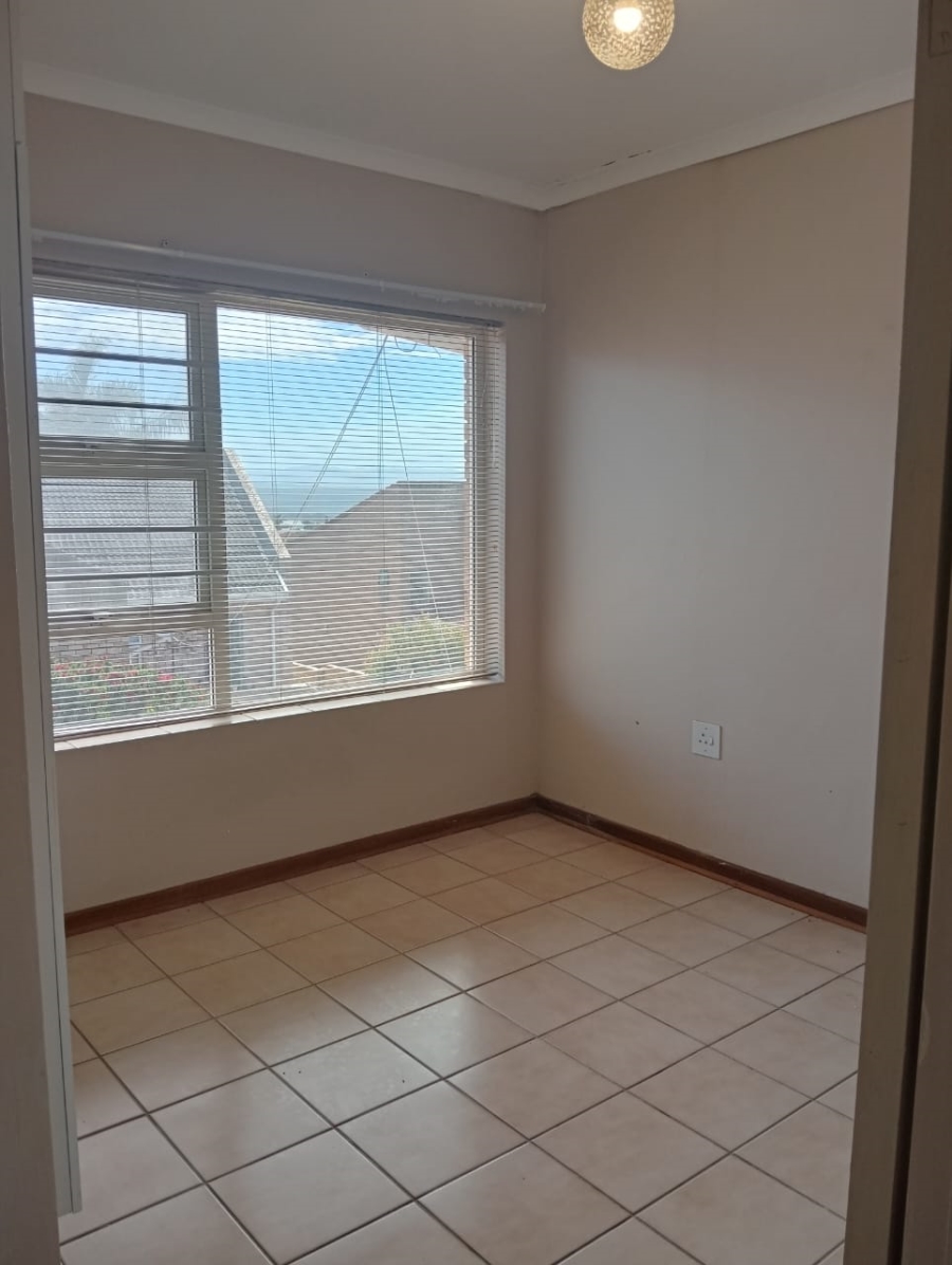 To Let 2 Bedroom Property for Rent in Wavecrest Eastern Cape